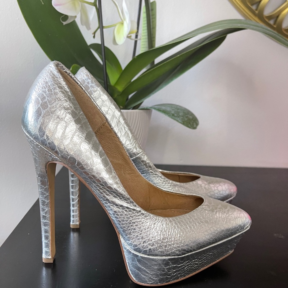 Steve Madden Silver Platform
